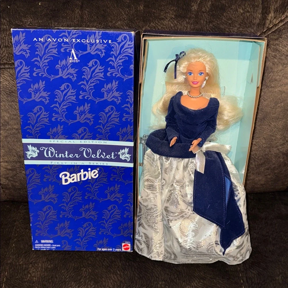Vintage Winter Velvet Barbie Doll Special Edition Avon Exclusive 1995 Mattel New